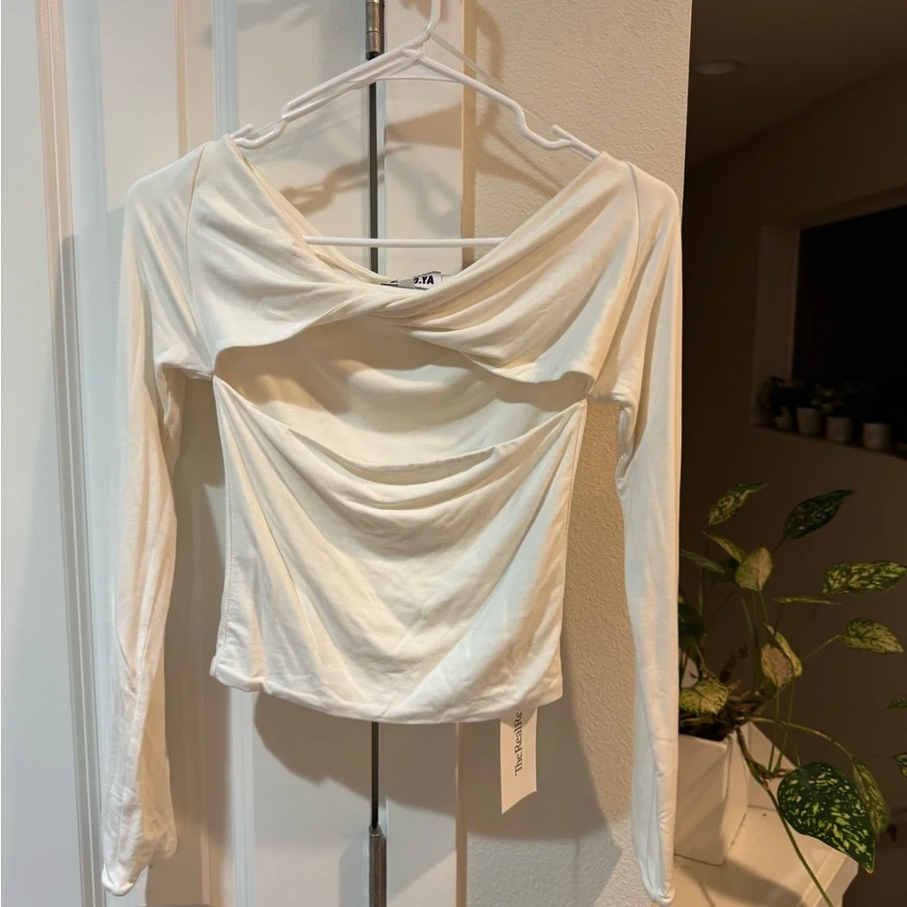 SER.O.YA Cream Long Sleeve Top - Picture 1 of 8